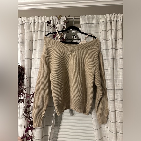 Boutique sweater - Picture 1 of 2